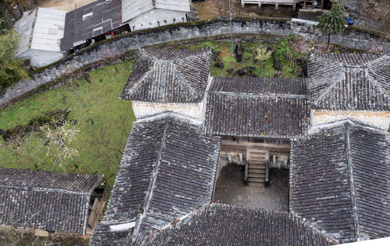 Dinh thự Vua Mèo có diện tích gần 3.000m2, được khởi công xây dựng vào đầu năm 1898 và hoàn thành sau gần 10 năm thi công. Ảnh: Baolamdong