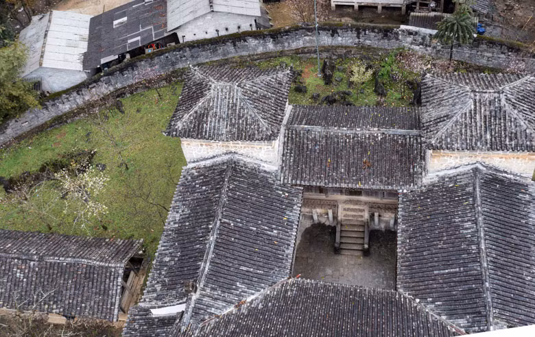 Dinh thự Vua Mèo có diện tích gần 3.000m2, được khởi công xây dựng vào đầu năm 1898 và hoàn thành sau gần 10 năm thi công. Ảnh: Baolamdong