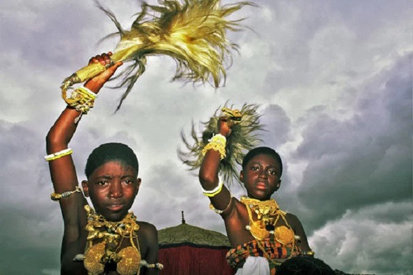 Sự giàu có của người Ashanti tăng lên nhờ vận chuyển vàng đến Bắc Phi thông qua tuyến đường thương mại xuyên Sahara. Ảnh: Pinterest