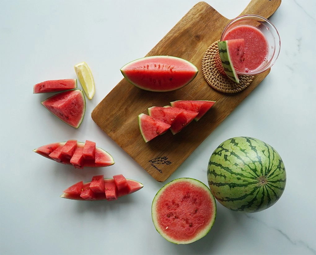 Nhiều người nghĩ dưa hấu táo sẽ có mùi vị của táo. Thế nhưng, trên thực tế giống dưa hấu táo vẫn sở hữu mùi vị nguyên bản của dưa hấu thông thường.