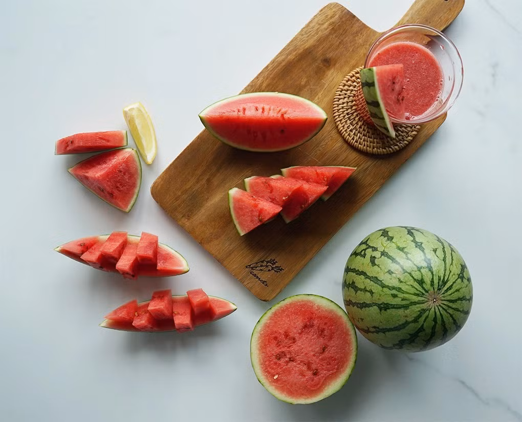 Nhiều người nghĩ dưa hấu táo sẽ có mùi vị của táo. Thế nhưng, trên thực tế giống dưa hấu táo vẫn sở hữu mùi vị nguyên bản của dưa hấu thông thường.