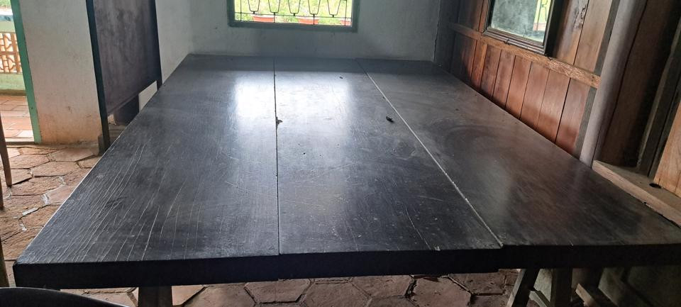 Bộ phản gỗ quý có tuổi hơn trăm năm. Ảnh: Kinhtedothi