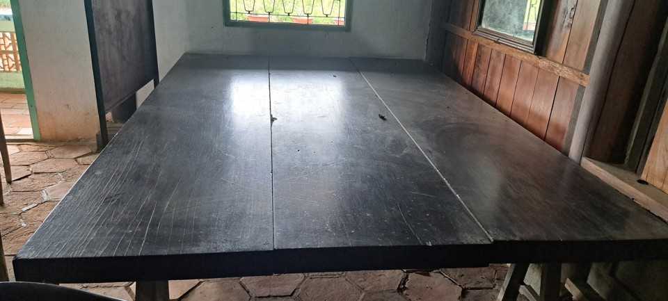 Chiếc phản bằng gỗ quý có tuổi hơn trăm năm. Ảnh: Kinhtedothi