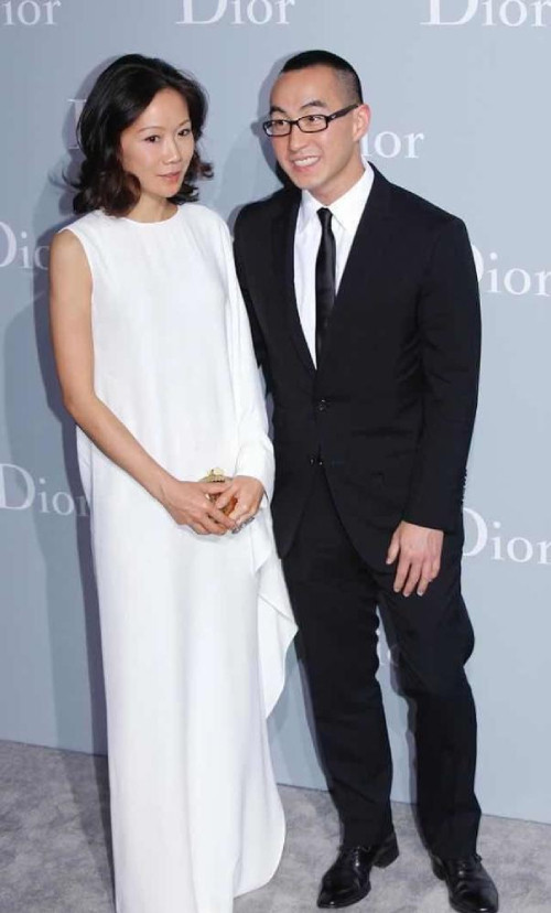 Năm 2006, vua sòng bài Hà Hồng Sân cho con trai tiếp quản 1 công ty làm ăn thua lỗ suốt 4 năm nhưng Hà Du Long vẫn nhận lời. Đáng ngạc nhiên, dưới sự điều hành của thiếu gia, công ty đã chuyển lỗ thành lãi, đó chính là đế chế Melco. Ảnh: Sohu