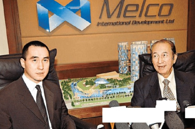 Hà Du Long (sinh năm 1977) là con trai của Hà Hồng Sân với người vợ thứ hai. Du Long theo mẹ sang Canada định cư từ năm 9 tuổi. Cuộc sống nơi xứ người đã tôi luyện cho Hà Du Long sự kiên trì và tính tự lập ngay từ khi còn nhỏ. Ảnh: Chinanews