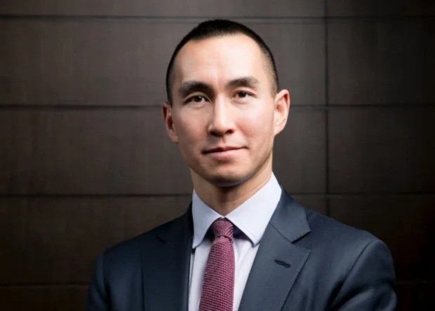 Hà Du Long muốn khởi nghiệp và làm ông chủ. Năm 23 tuổi, Hà Du Long thành lập công ty đầu tiên của mình. Ảnh: Sina