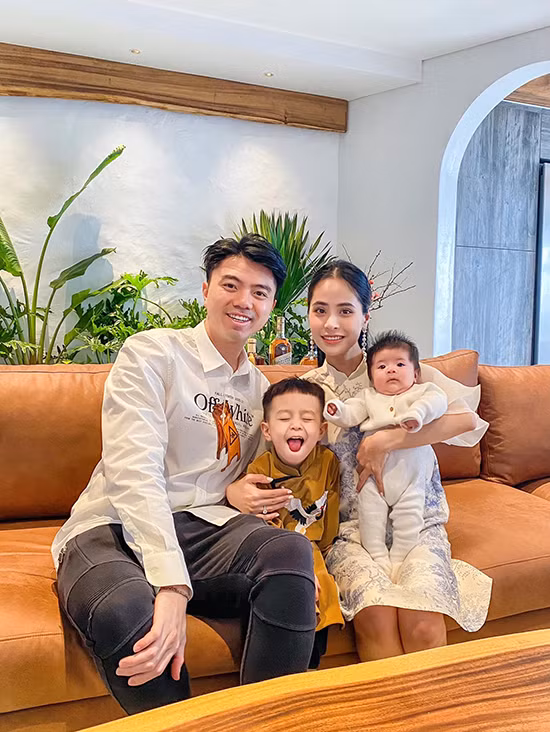 Sau khi kết hôn, ca nương Kiều Anh tập trung chăm sóc gia đình và công việc kinh doanh. Hiện tại. cô là co-founder một cửa hàng bán sản phẩm mẹ bé và quần áo nữ có tiếng ở Hà Nội.