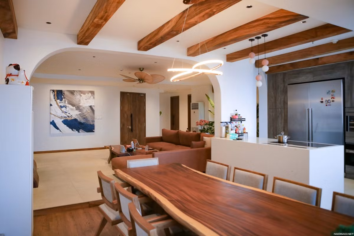 Gia đình ca nương Kiều Anh - Văn Quỳnh đang sống trong một căn hộ rộng 300 m2 ở một quận trung tâm Hà Nội.