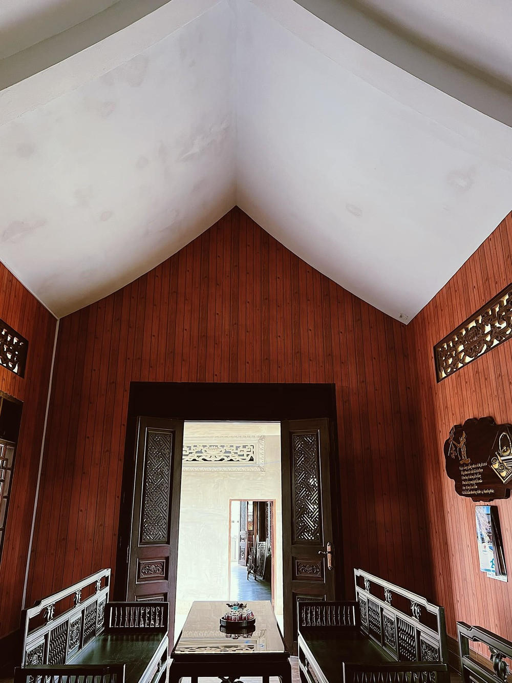 Không gian nhà vô cùng thanh tịnh.