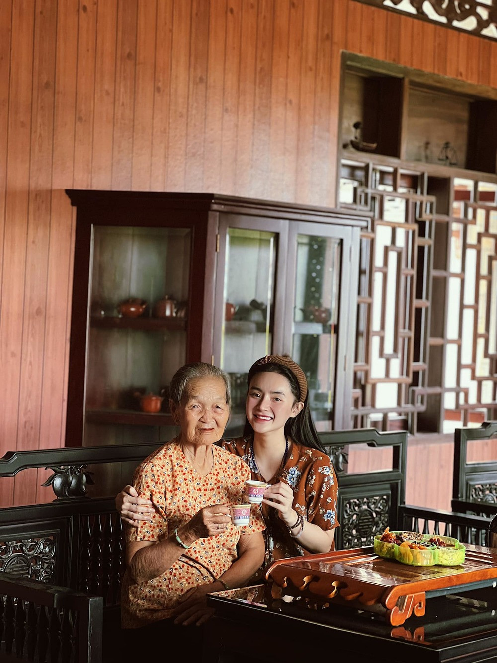 Ngôi nhà Angela Phương Trinh tặng nội trông như hình ảnh chùa chiền, kiến trúc đậm chất Phật giáo.