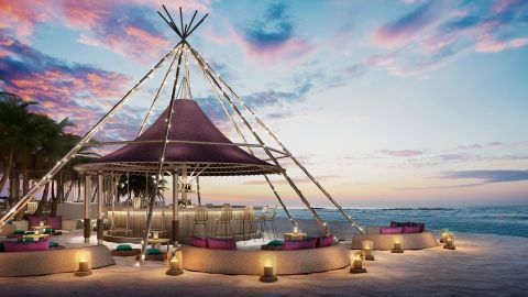 Tuy nhiên, hoàng tử chỉ tham gia 2 ngày đầu tiên rồi bay về nước, để lại toàn bộ những nghệ sĩ, khách mời tận hưởng hết tuần tại "thiên đường" Maldives.