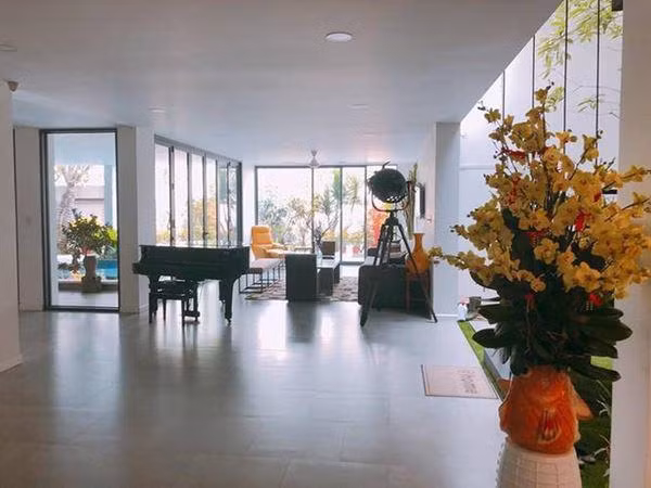 Hiện tại, bố mẹ Hồ Ngọc Hà đang sống trong căn biệt thự rộng rãi ngay trung tâm thành phố. Ảnh: Internet