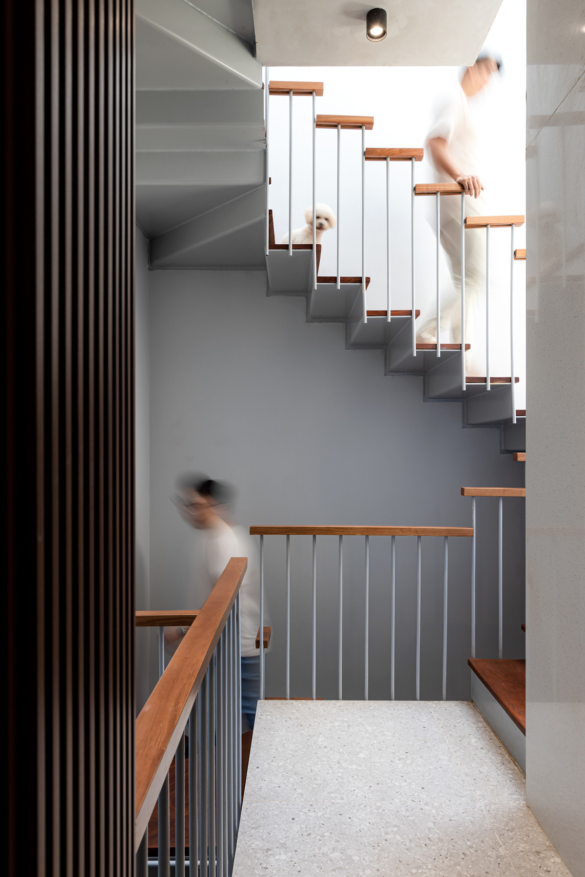 Mỗi tầng được bổ sung thêm các chức năng riêng.