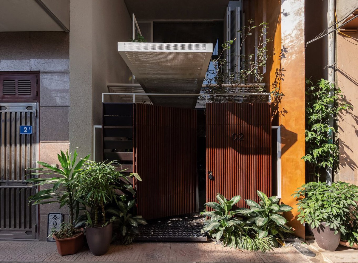 TamHouse là ngôi nhà xây dạng ống trên lô đất 3.6 x 14m ở một con ngõ nhỏ trong lòng Hà Nội, một thửa đất điển hình thường thấy ở đô thị Việt Nam.