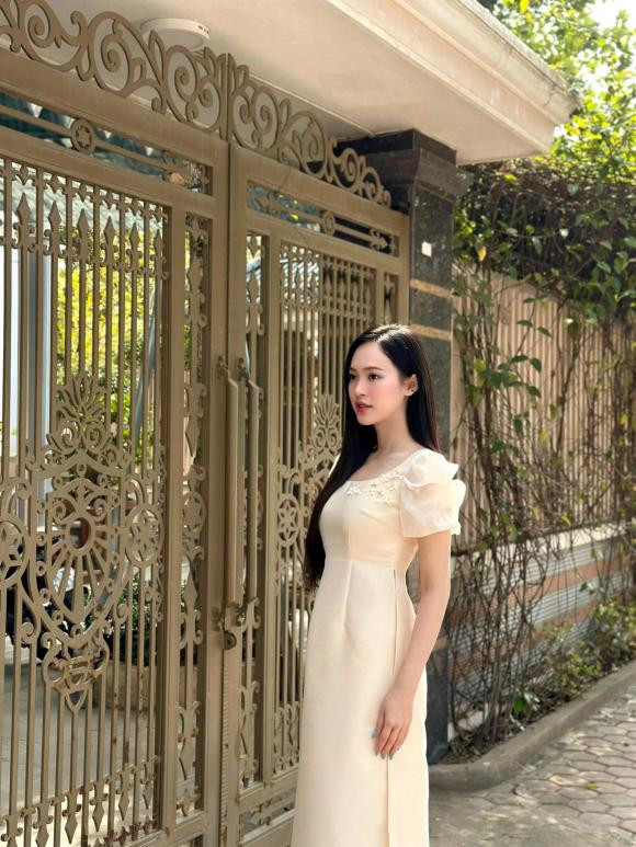 Trịnh Thùy Linh sinh năm 2002, quê Thanh Hóa. Cô có năng khiếu hội họa, múa.