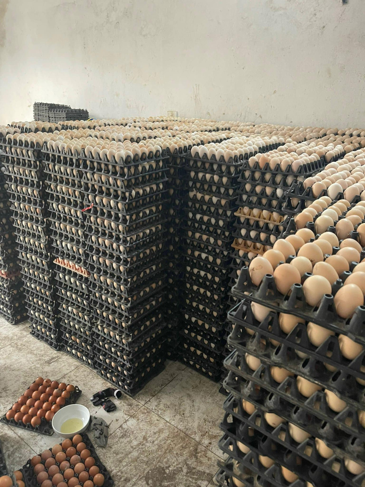 Tương tự, trao đổi với Dân trí, ông Bùi Văn Sáng, Chủ tịch UBND huyện Thanh Oai (Hà Nội) cho biết thông tin "giải cứu trứng gà, vịt cho người dân xã Liên Châu" là không đúng sự thật. Ảnh: Facebook