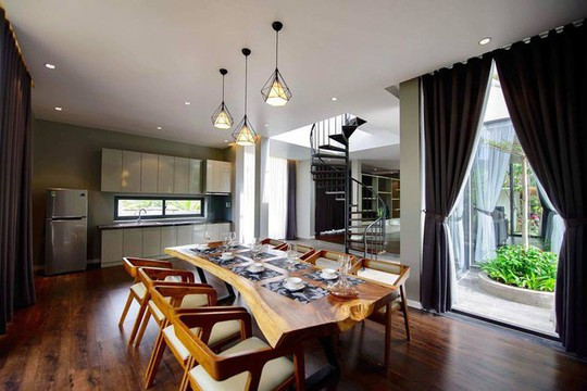 Ở bất cứ góc nào trong nhà Cao Thái Sơn cũng có thể nhìn thấy cây xanh mát. Ảnh: FBNV