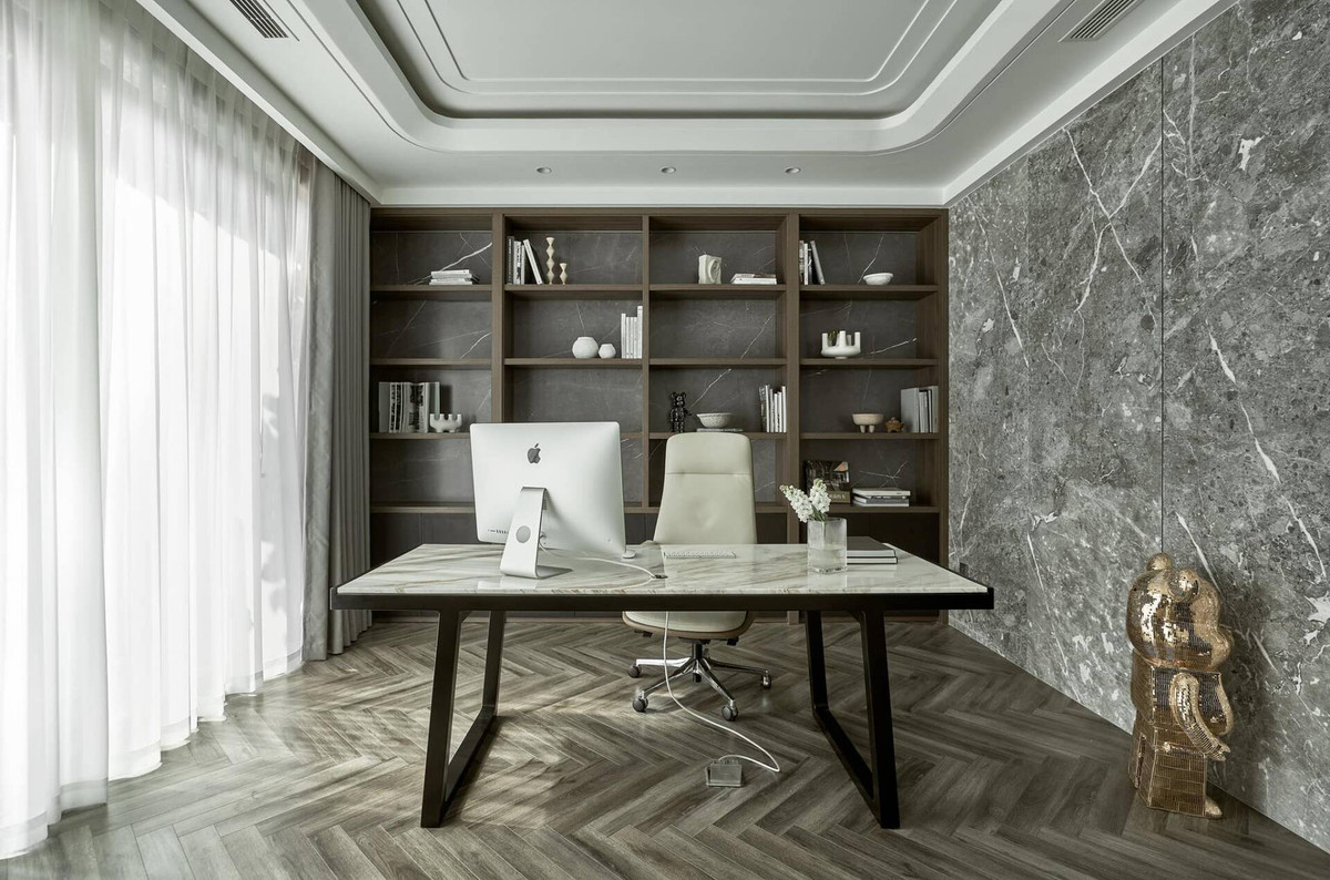 Phòng làm việc ít đồ đạc, tạo không gian thoáng đãng. Ảnh: FBNV