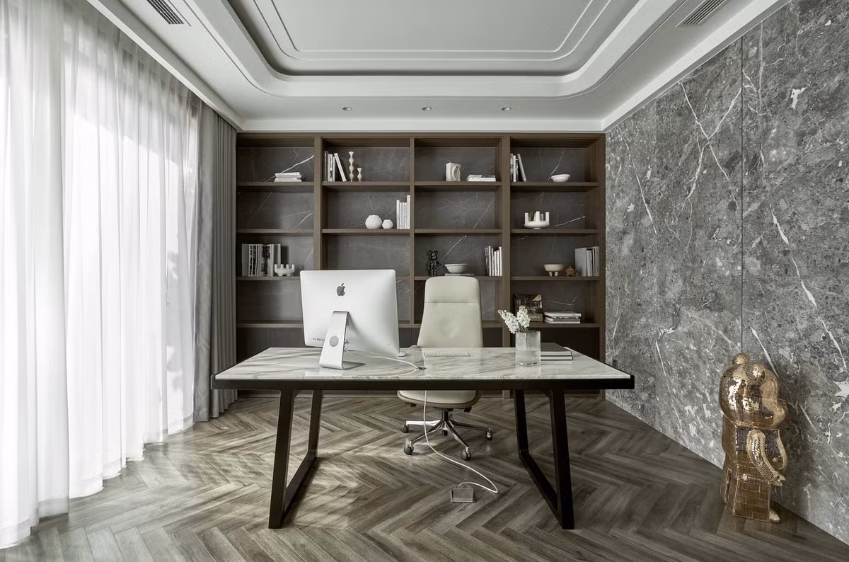 Phòng làm việc ít đồ đạc, tạo không gian thoáng đãng. Ảnh: FBNV