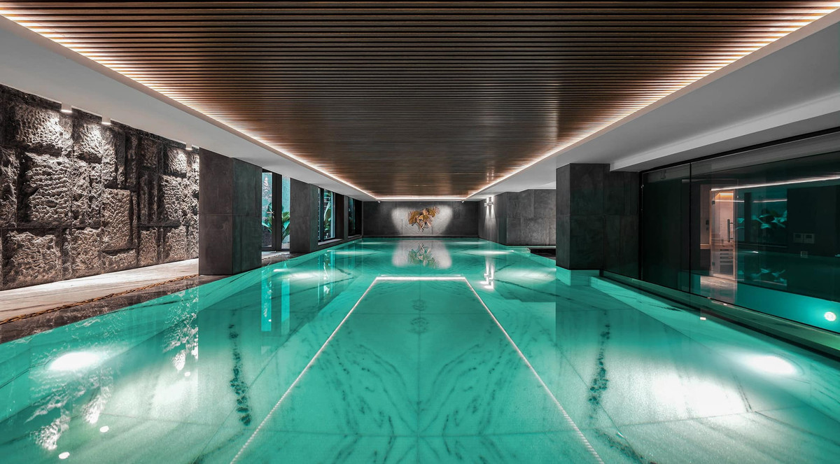 Có thể kể đến như bể bơi, phòng gym, phòng xông hơi, thư giãn, vườn ở các tầng. Ảnh: FBNV