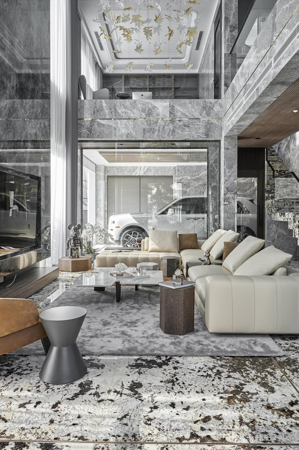 Cuối năm 2021, trên trang Facebook cá nhân, CEO Phùng Anh Tuấn chia sẻ những hình ảnh căn biệt thự triệu đô tại Hà Nội sau khi hoàn thiện. Ảnh: FBNV