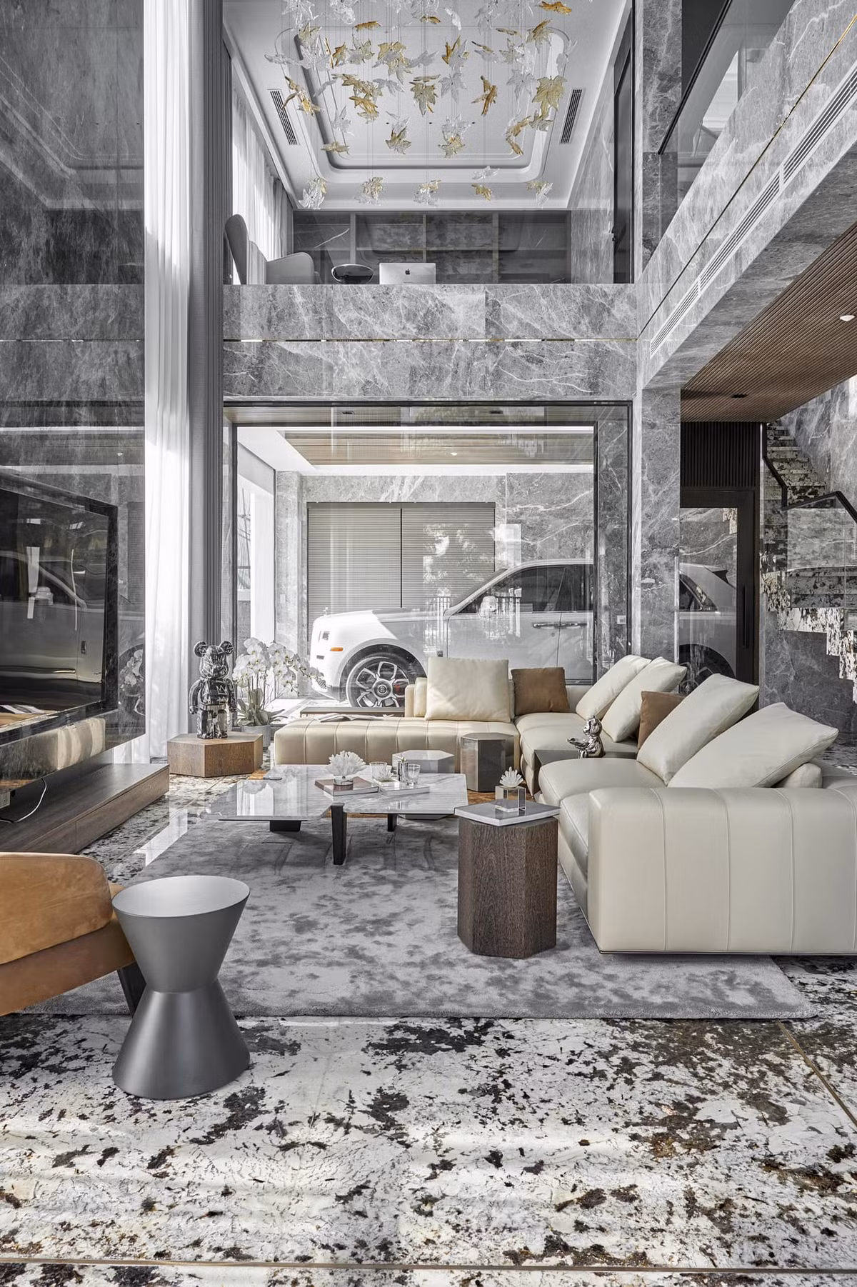 Cuối năm 2021, trên trang Facebook cá nhân, CEO Phùng Anh Tuấn chia sẻ những hình ảnh căn biệt thự triệu đô tại Hà Nội sau khi hoàn thiện. Ảnh: FBNV