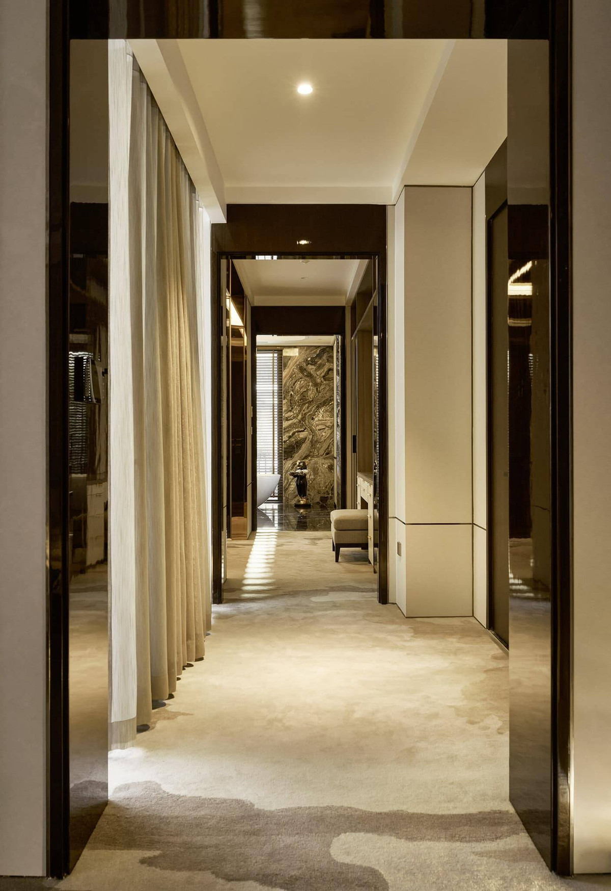 Căn nhà rộng có tổng diện tích sử dụng 700m2, được ví như khách sạn 6 sao. Ảnh: FBNV