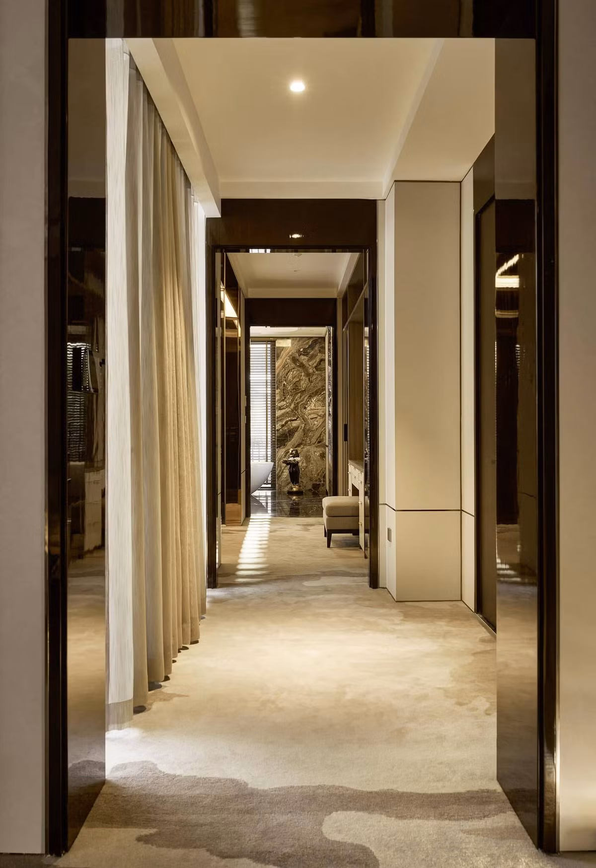 Căn nhà rộng có tổng diện tích sử dụng 700m2, được ví như khách sạn 6 sao. Ảnh: FBNV