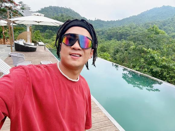 Dù chỉ đảm nhận vai phụ trong phim "Biệt dược đen" nhưng Đỗ Duy Nam đã chinh phục khả giả bởi khả năng diễn xuất quá đỉnh, chỉ trong 1s nhưng có sự thay đổi biểu cảm chóng mặt, như biến thành người khác.