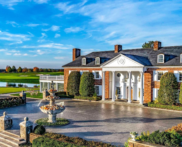 Bên cạnh đó, cựu Tổng thống Mỹ sở hữu bộ sưu tập sân golf ở Mỹ, châu Âu và Trung Đông. Một trong những nơi ông thường lui tới nhất là Câu lạc bộ Gôn Quốc gia Trump ở Bedminster, New Jersey. Ảnh: Instagram