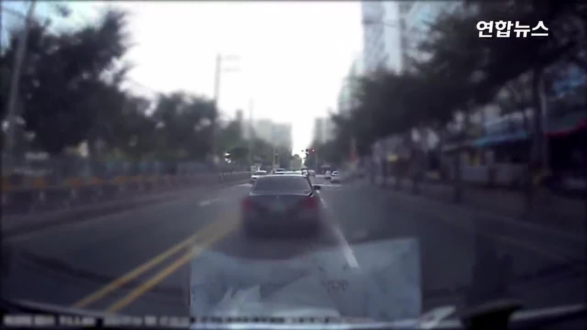 Nguyên nhân dẫn đến hành động kỳ lạ của người phụ nữ này là tâm trạng bực tức và không thể kiềm chế được sự bức xúc. Ảnh chụp màn hình