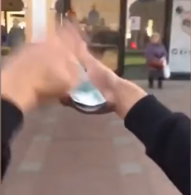 Tháng 7/2018, đoạn video ghi lại cảnh ném tiền trên đường phố của một nhóm bạn trẻ người Nga được đăng tải trên tài khoản Istagram có tên Russian Rich Kids (Hội con nhà giàu Nga) thu hút sự chú ý của nhiều người. Ảnh: DM