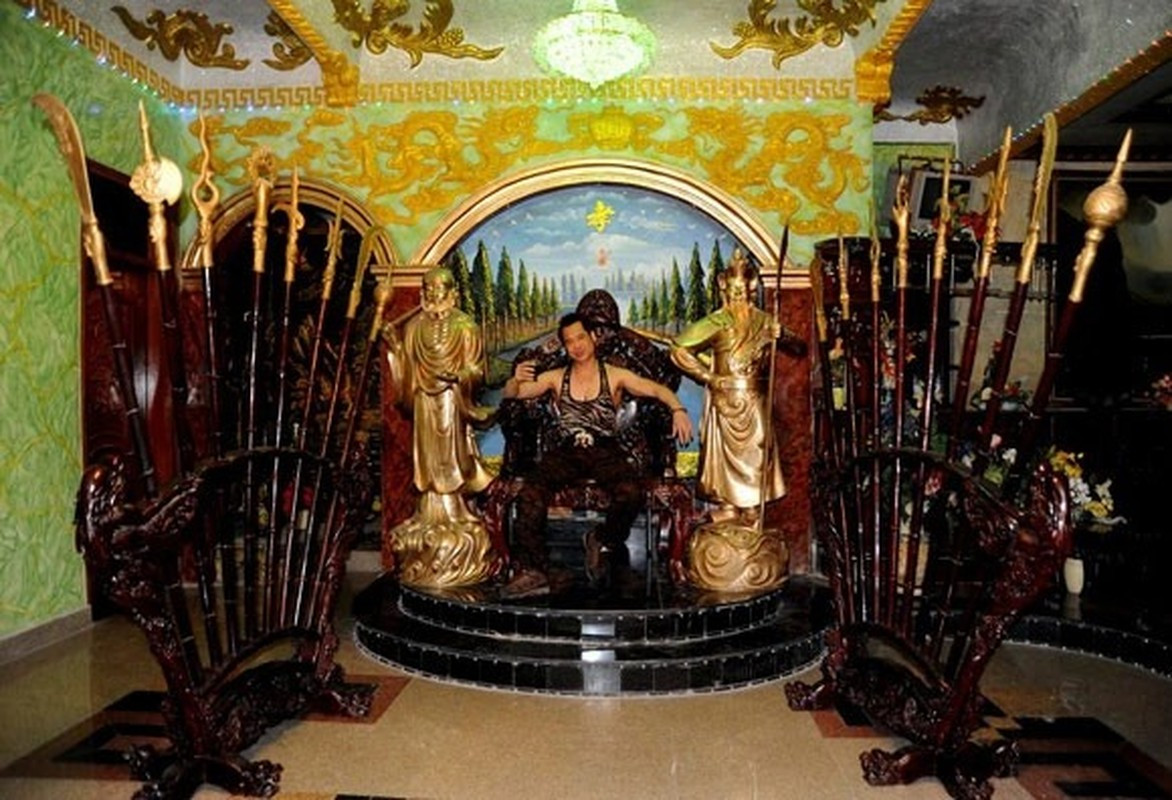 Cách trang trí bên trong căn biệt thự cũng khiến nhiều người ngạc nhiên bởi cũng chẳng ai biết nó thuộc trường phái nào. Ảnh: Internet