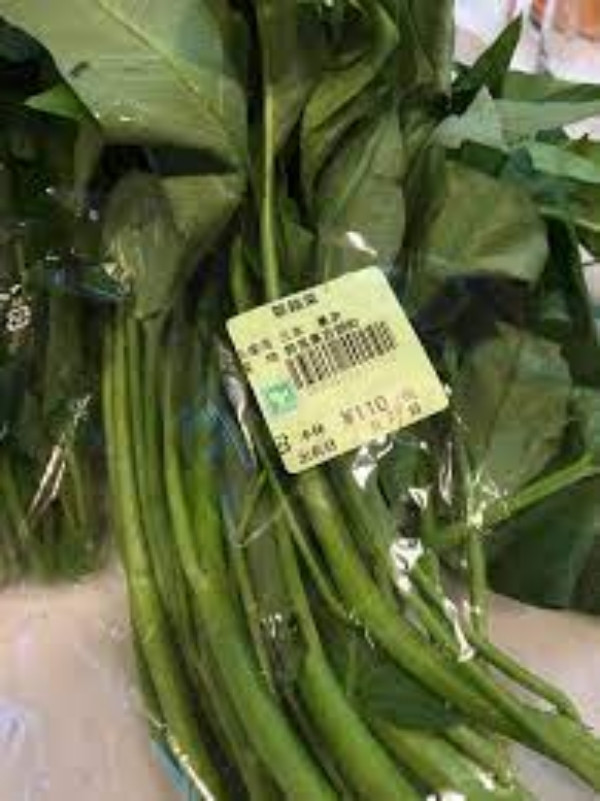 Tuy nhiên, ở một số nước, rau muống lại trở thành món ăn xa xỉ bởi mức giá vô cùng đắt đỏ. Trên mạng xã hội, một người Việt sinh sống ở Nhật cho biết, ở các siêu thị nước này thỉnh thoảng có bán rau muống như một mặt hàng khan hiếm. Ảnh: Facebook