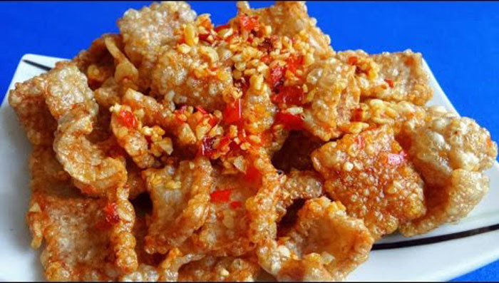 Tuy nhiên, những năm gần đây, da lợn được “lên đời”, trở thành món ăn vặt sang chảnh có giá dao động từ 400.000-450.000 đồng/kg. Ảnh: Vietnamnet