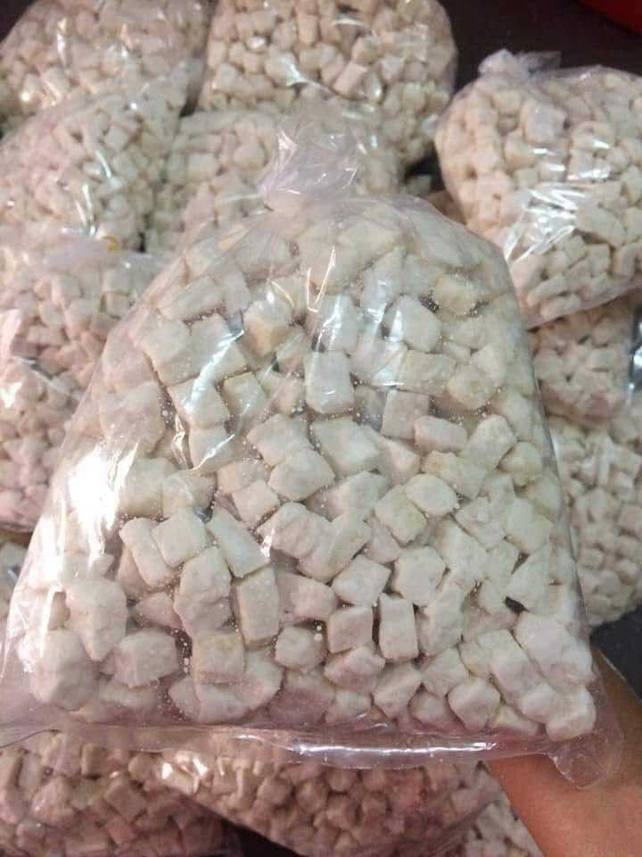 Cụ thể, cùi bưởi sên sẵn có giá khoảng 120.000 đồng/kg, cùi bưởi vắt khô giá 100.000 đồng/kg. Ảnh: Vietnamnet