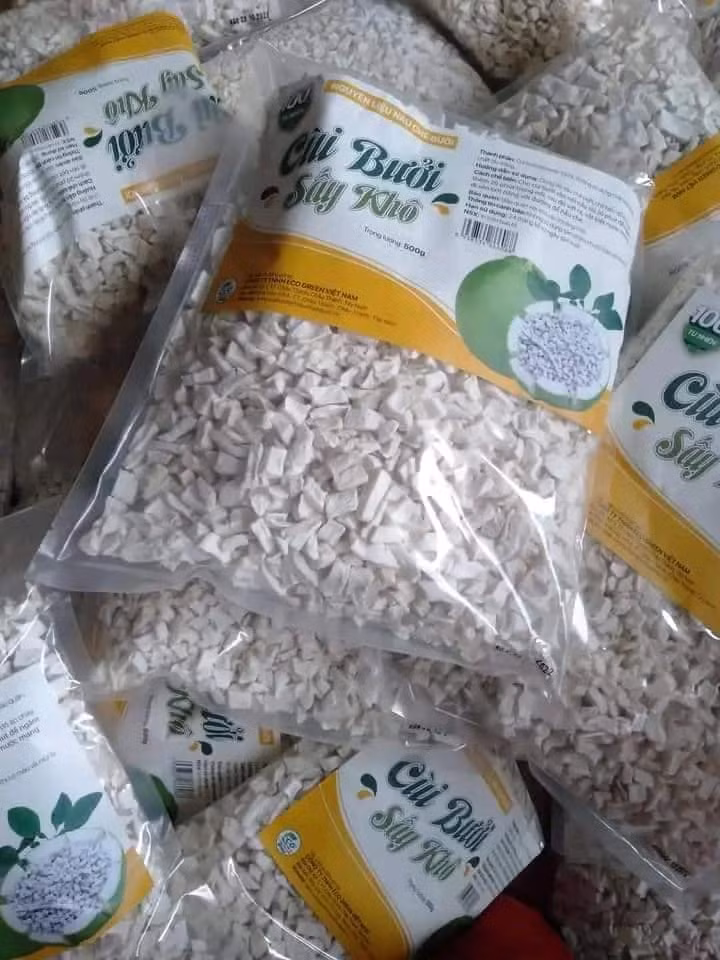 Đắt nhất là cùi bưởi sấy khô được bán với giá lên tới 650.000 đồng/kg...Ảnh: Facebook