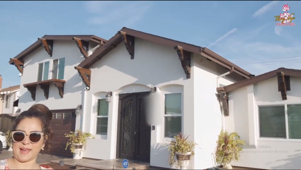 Ngôi nhà của nghệ sĩ Hoài Tâm đúng kiểu biệt thự sân vườn theo phong cách châu Âu.