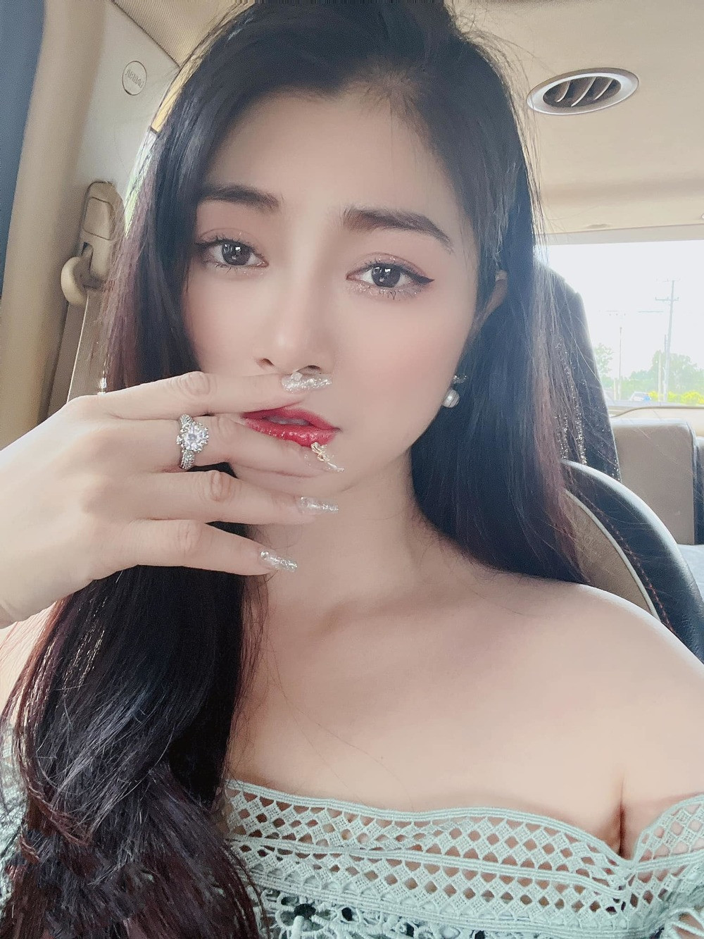 Những chiếc nhẫn nhỏ trên tay Thanh Trúc nhưng giá trị không nhỏ.