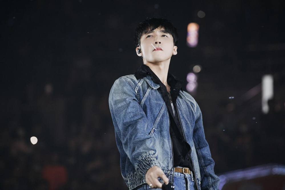 Là ca sĩ được săn đón bậc nhất hiện nay, Sơn Tùng M-TP sở hữu khối tài sản giá trị nhiều người mơ ước. Theo dân tình bàn tán, để mời được nam ca sĩ đến biểu diễn tại một quán bar, người ta phải trả cho Sơn Tùng số tiền lên tới 1,2 tỷ đồng. Ảnh: FBNV