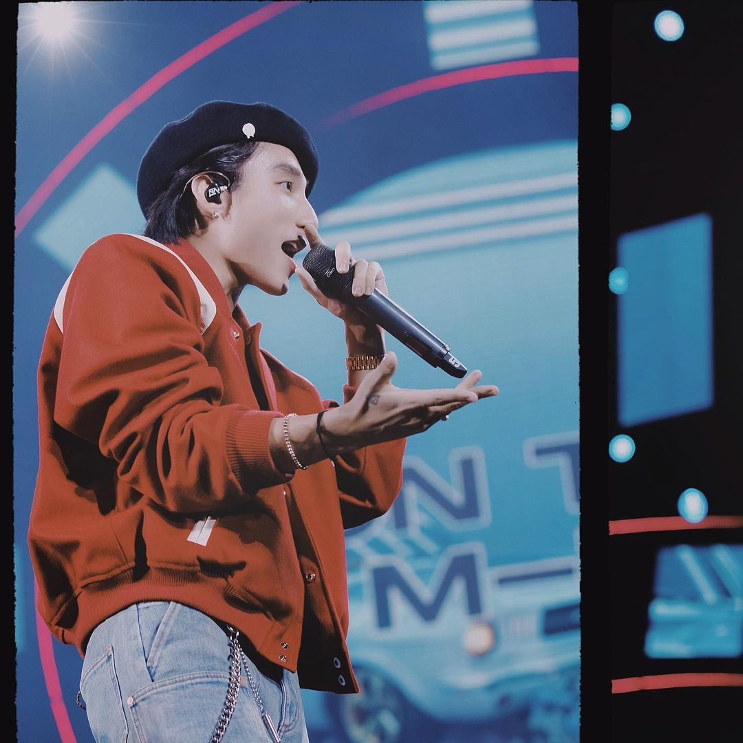 Chiếc đồng hồ Rolex Air.King của Sơn Tùng có giá hơn 400 triệu đồng. Ảnh: FBNV