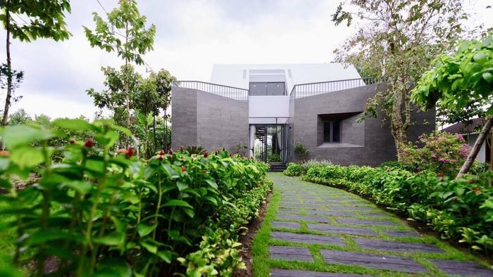 Bên cạnh biệt thự ở Đà Nẵng, Cao Thái Sơn còn sở hữu biệt thự ở Sài Gòn, Long An, Đà Lạt...Nguồn ảnh: FBNV