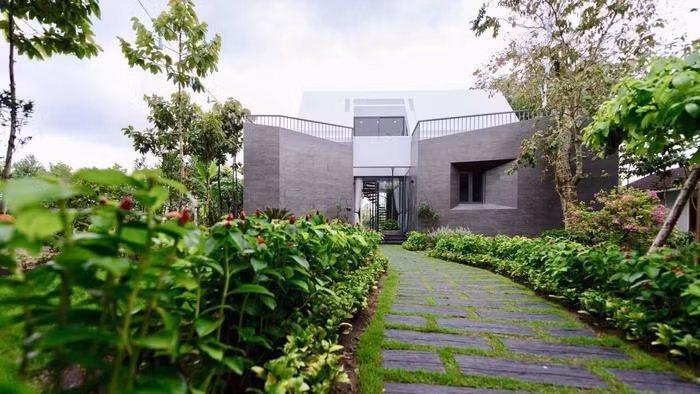 Bên cạnh biệt thự ở Đà Nẵng, Cao Thái Sơn còn sở hữu biệt thự ở Sài Gòn, Long An, Đà Lạt...Nguồn ảnh: FBNV