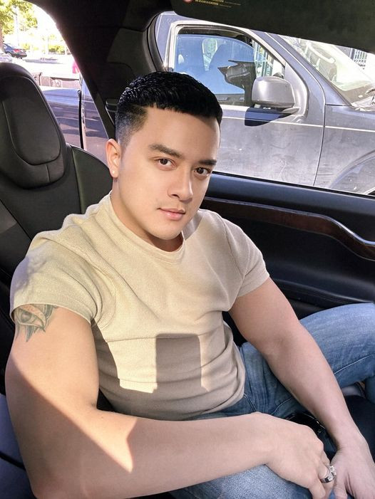 Ngoài sự nghiệp ca hát, Cao Thái Sơn còn được biết đến là "đại gia bất động sản" khi sở hữu hàng chục căn hộ, biệt thự...