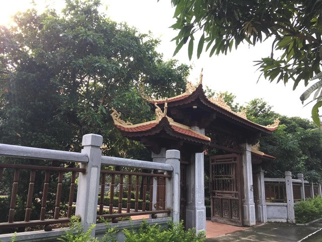 Ngôi nhà cổ xây theo lối kiến trúc nhà vườn, là tâm huyết, mồ hôi của ông bà anh Hải để lại cho con cháu. Anh Trần Văn Hải là con cháu đời thứ 4 của chủ nhân căn nhà. Ảnh: Thethaovanhoa