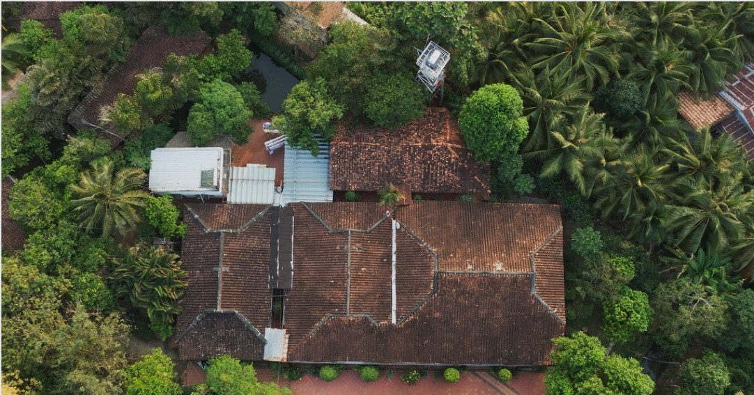 Làng cổ Đông Hòa Hiệp, huyện Cái Bè, tỉnh Tiền Giang nổi tiếng với hàng chục ngôi nhà cổ trên trăm năm tuổi. Trong số này, căn nhà cổ của gia đình ông Trần Tuấn Kiệt ở ấp Phú Hòa được mệnh danh là “Cửu đại mỹ gia” (9 ngôi nhà đẹp) của Việt Nam. Ảnh: FB Nha co ong Kiet