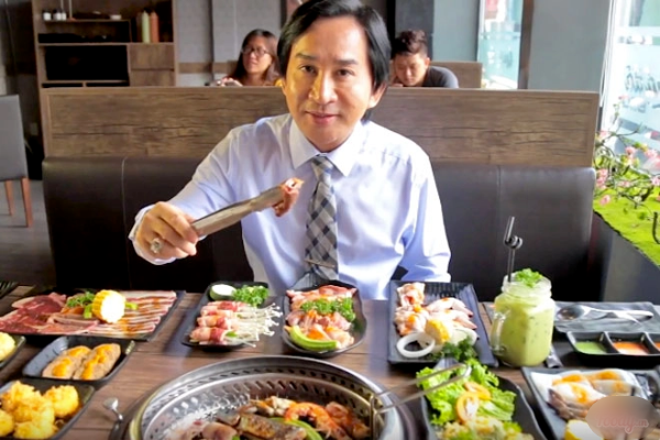Hiện tại, NSƯT Kim Tử Long làm chủ của hai nhà hàng buffet, một spa, một quán cà phê. Ảnh: Cafebiz