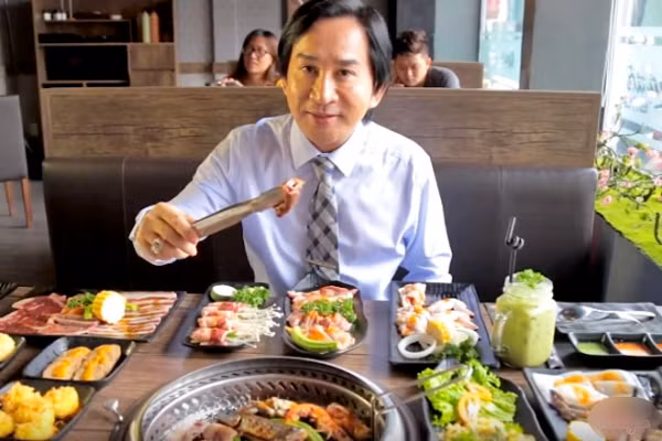 Hiện tại, NSƯT Kim Tử Long làm chủ của hai nhà hàng buffet, một spa, một quán cà phê. Ảnh: Cafebiz