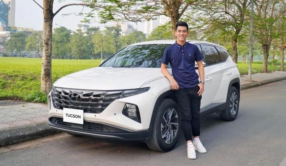 Năm ngoái, Tiến Linh tậu Hyundai Tucson 2022 có tông màu trắng sang trọng, với mức giá khoảng 1 tỷ đồng. Ảnh: FBNV