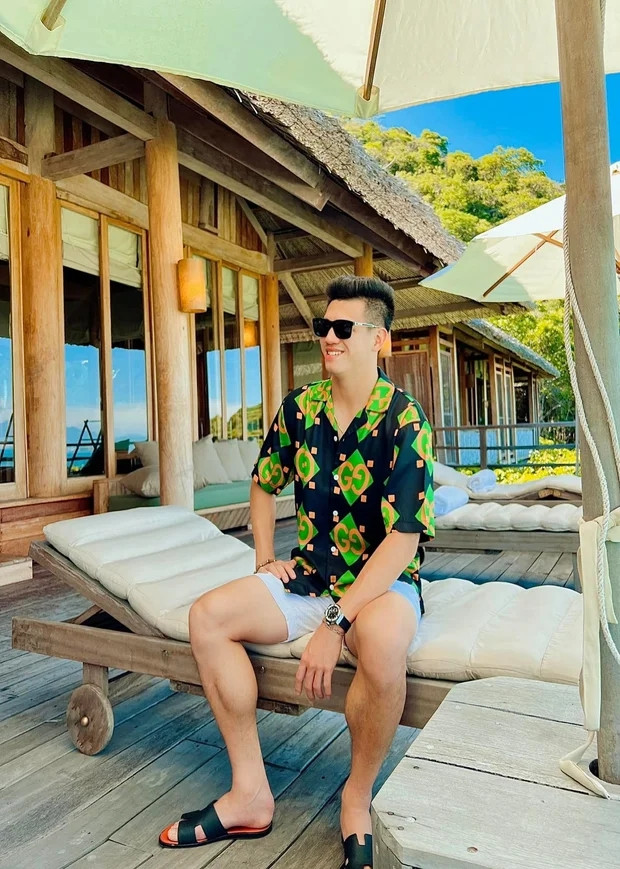 Bên cạnh thu nhập đến từ bóng đá, Tiến Linh còn có nhiều hợp đồng quảng cáo, tham gia quay TVC... Trên trang cá nhân, Tiến Linh còn thường xuyên chia sẻ hình ảnh về cuộc sống sang chảnh, du lịch nhiều nơi Ảnh: FBNV